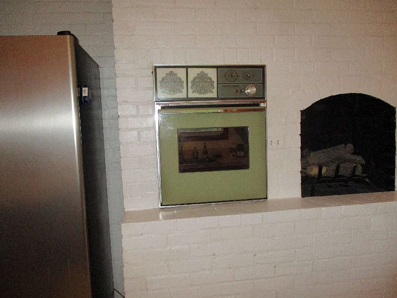 Wall oven 17 inches by 21 inches