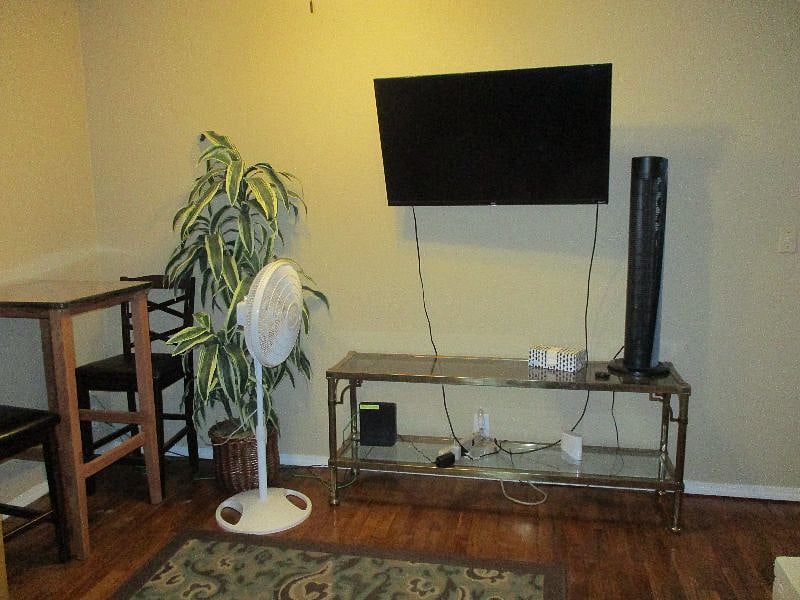 Summer with extra fans. Room air conditioners in each bedroom and in living room.