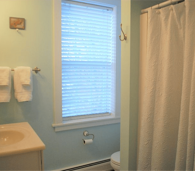 Unit B Bathroom toilet to the right