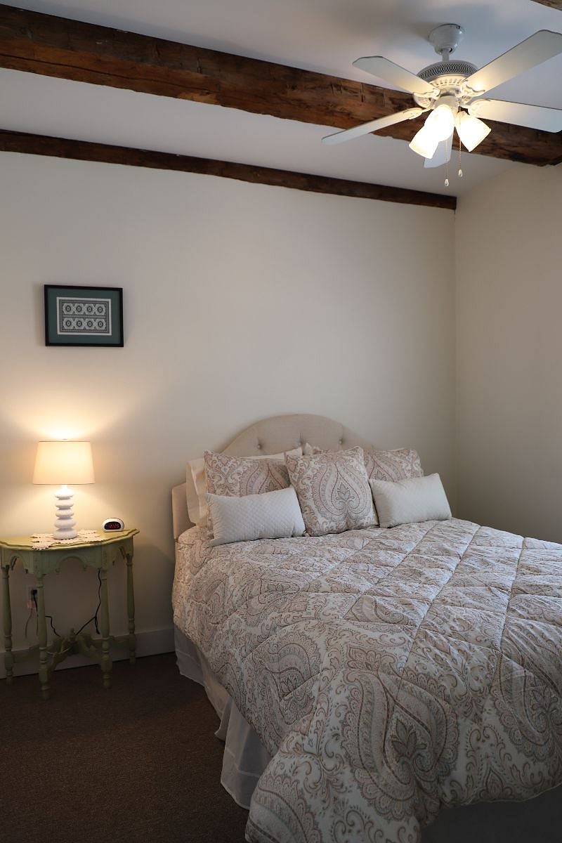 Unit B Bedroom with Queen Size bed