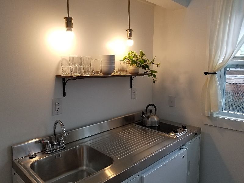2 burner stove w/mini fridge