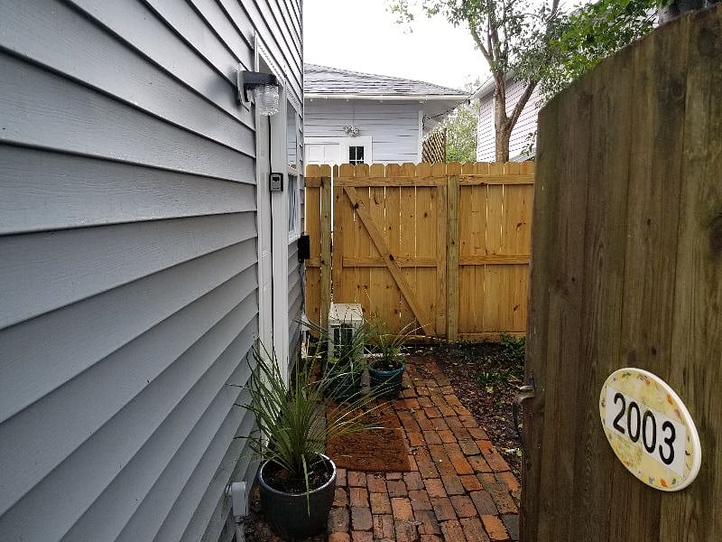 private entryway into courtyard