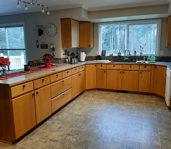 Fully equipped kitchen with all essential implements included