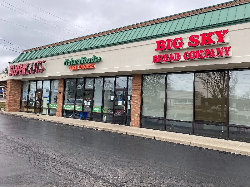 Right behind our building, you can get a haircut, have a TOTALLY healthy smoothie, or have a carb overload - something for every mood or craving ;)!