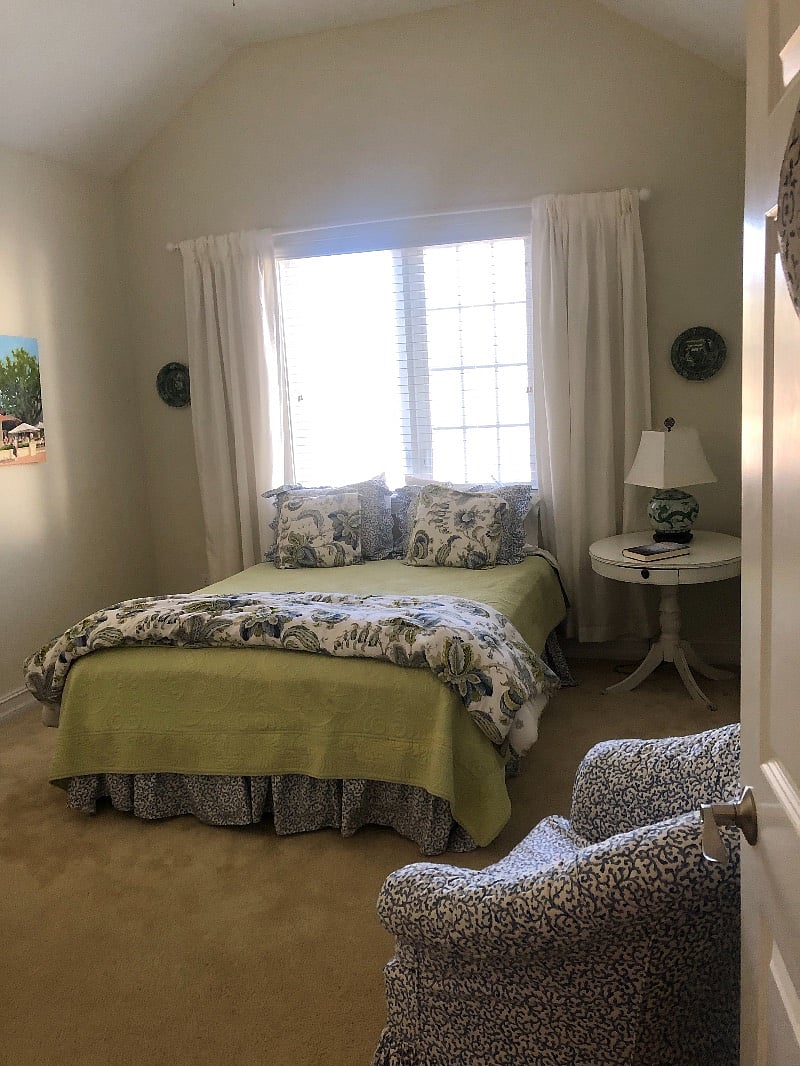 Queen size bed