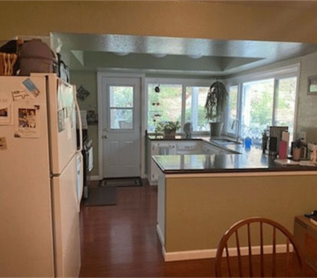 Fully equipped kitchen with all essential implements included