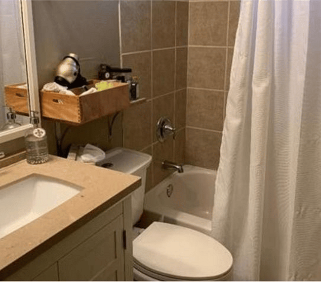 Hall Bath (2nd bathroom)