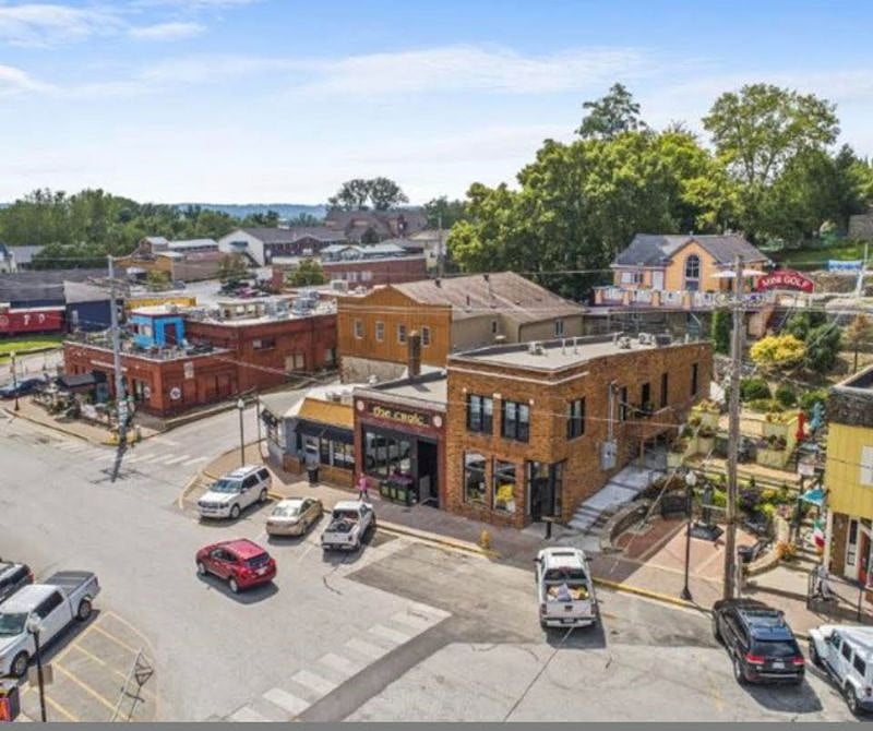 Main St Parkville