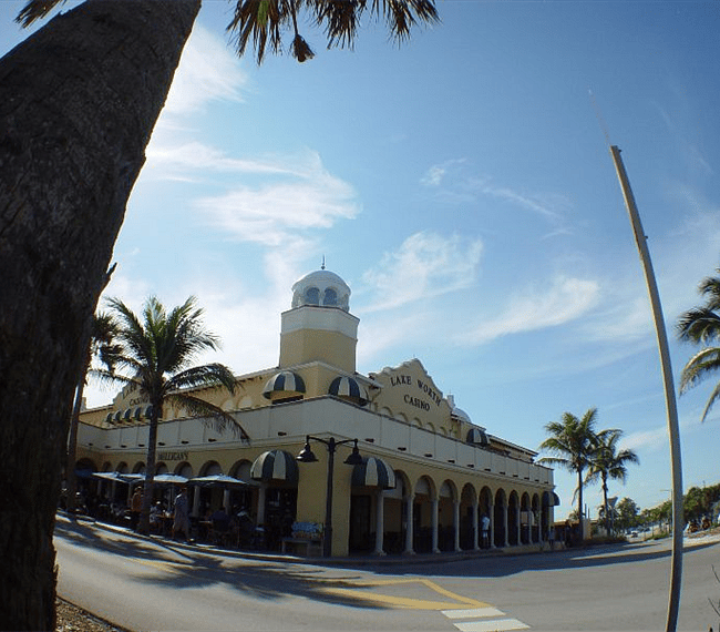 Beachside prominade - bars, restaurants, ice cream, pizza, shops.