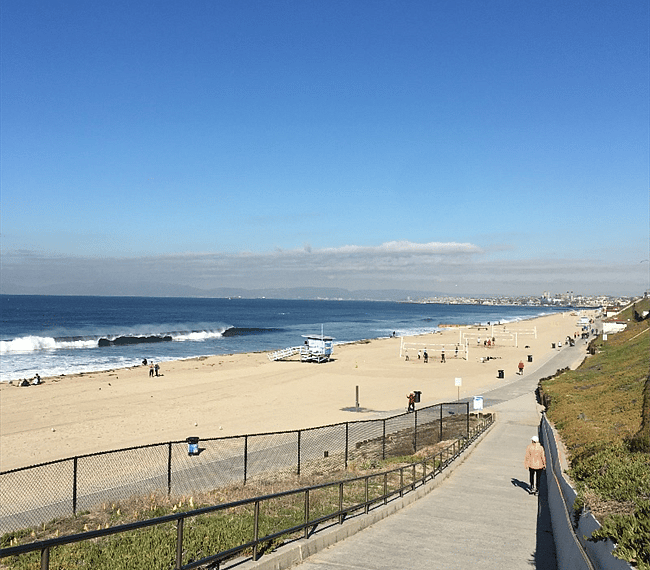 5 Minute Walk to the Beach!
