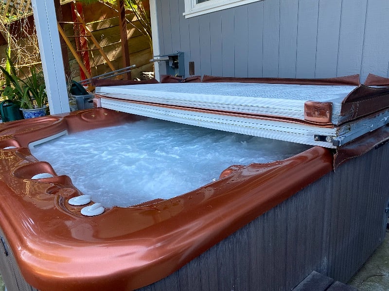 Jacuzz in at the bottom of the house is shared with other tenants from the 5 bedroom