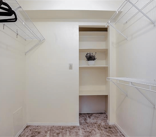 Walking closet