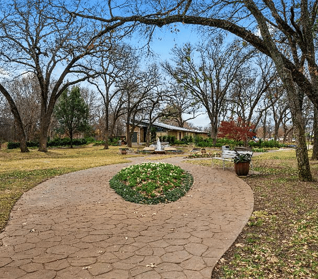 There is also a park, playground, basketball court & tennis courts outside of the Botanical Gardens.