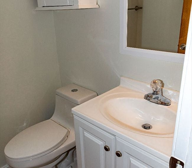 1st floor half bathroom