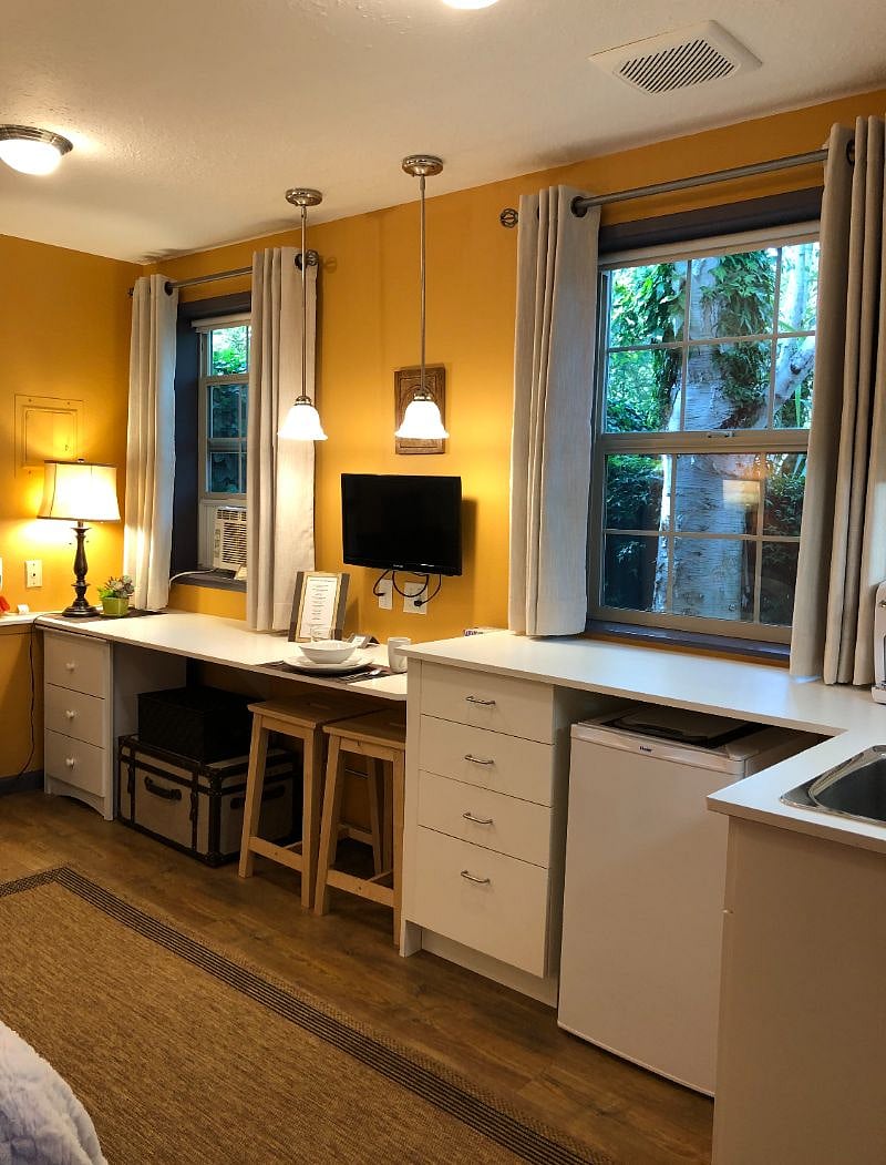 Kitchen / eating / office space