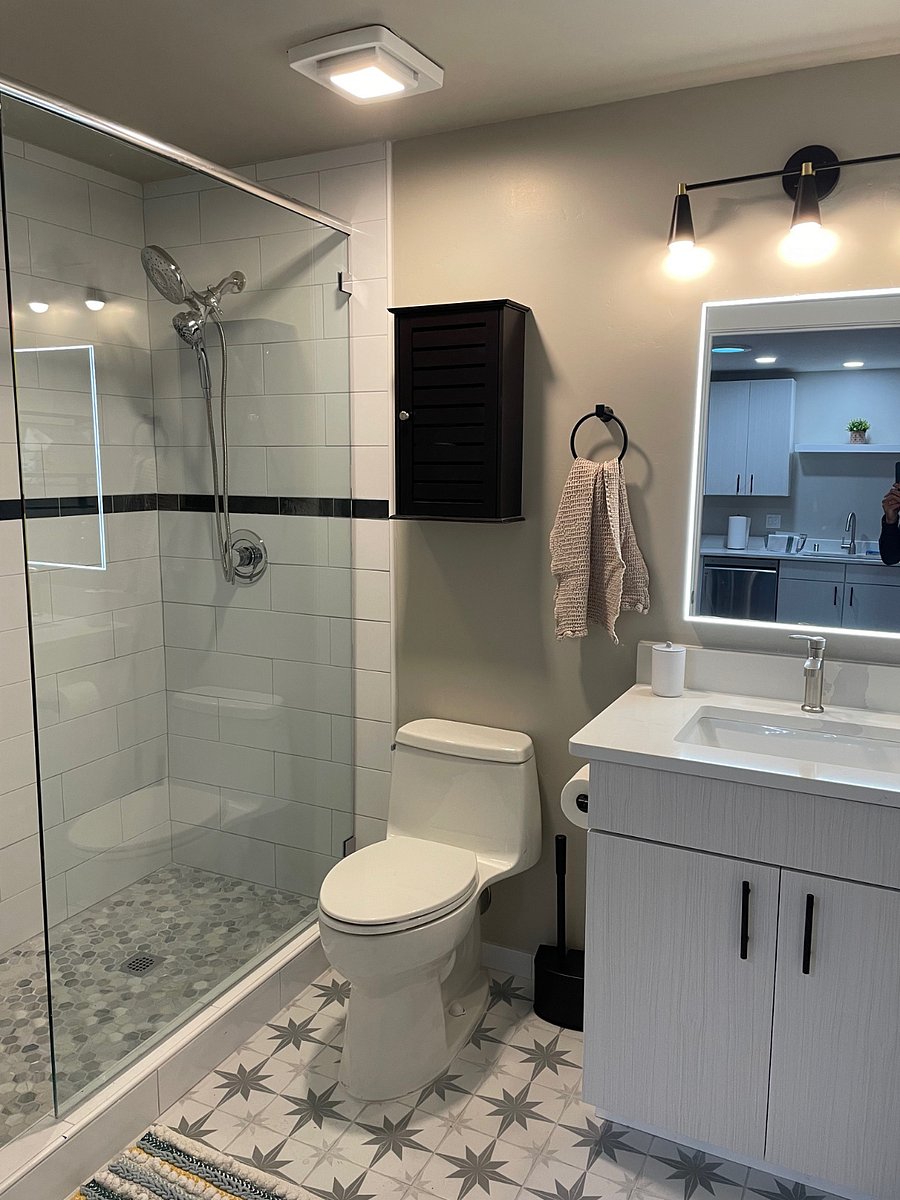 BATHROOM UNIT D