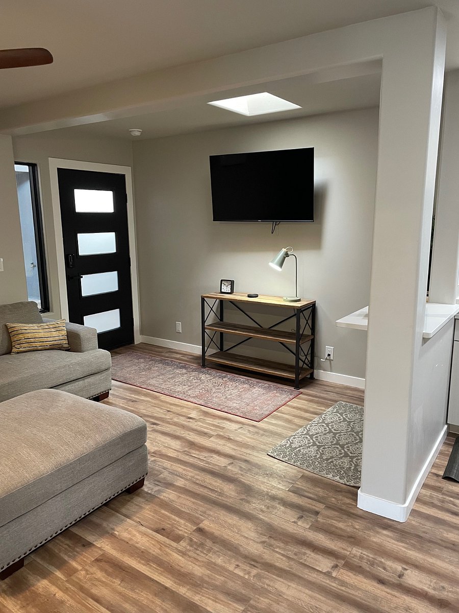 LV ROOM UNIT D