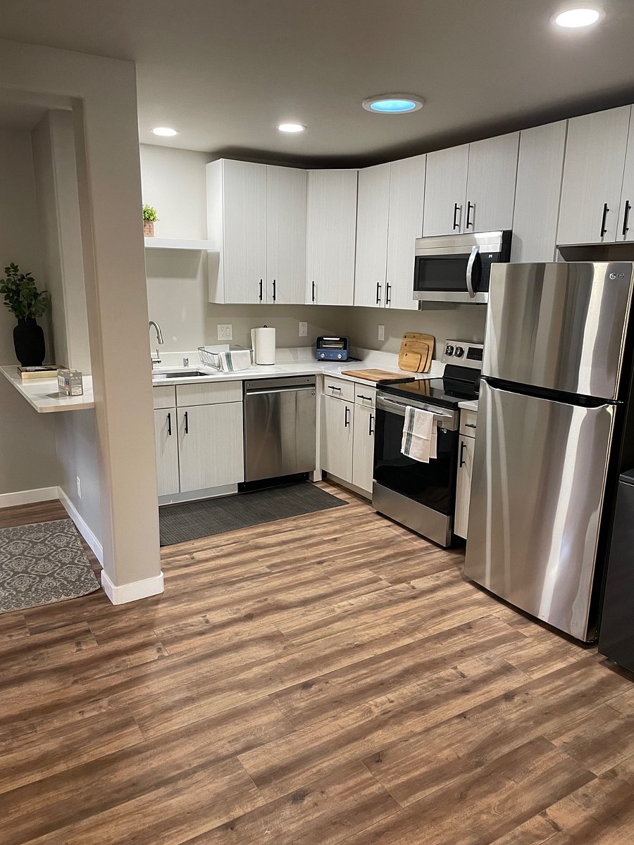 KITCHEN UNIT D