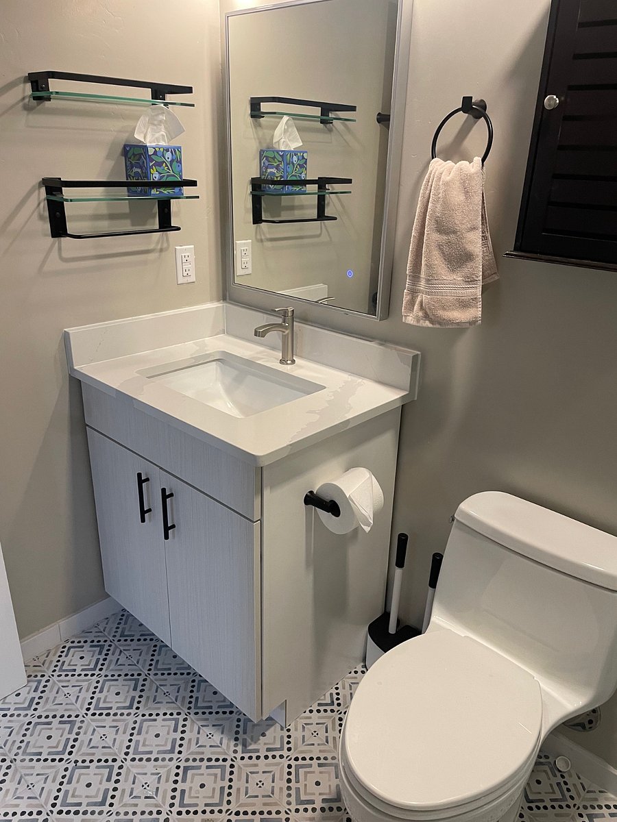 BATHROOM UNIT B