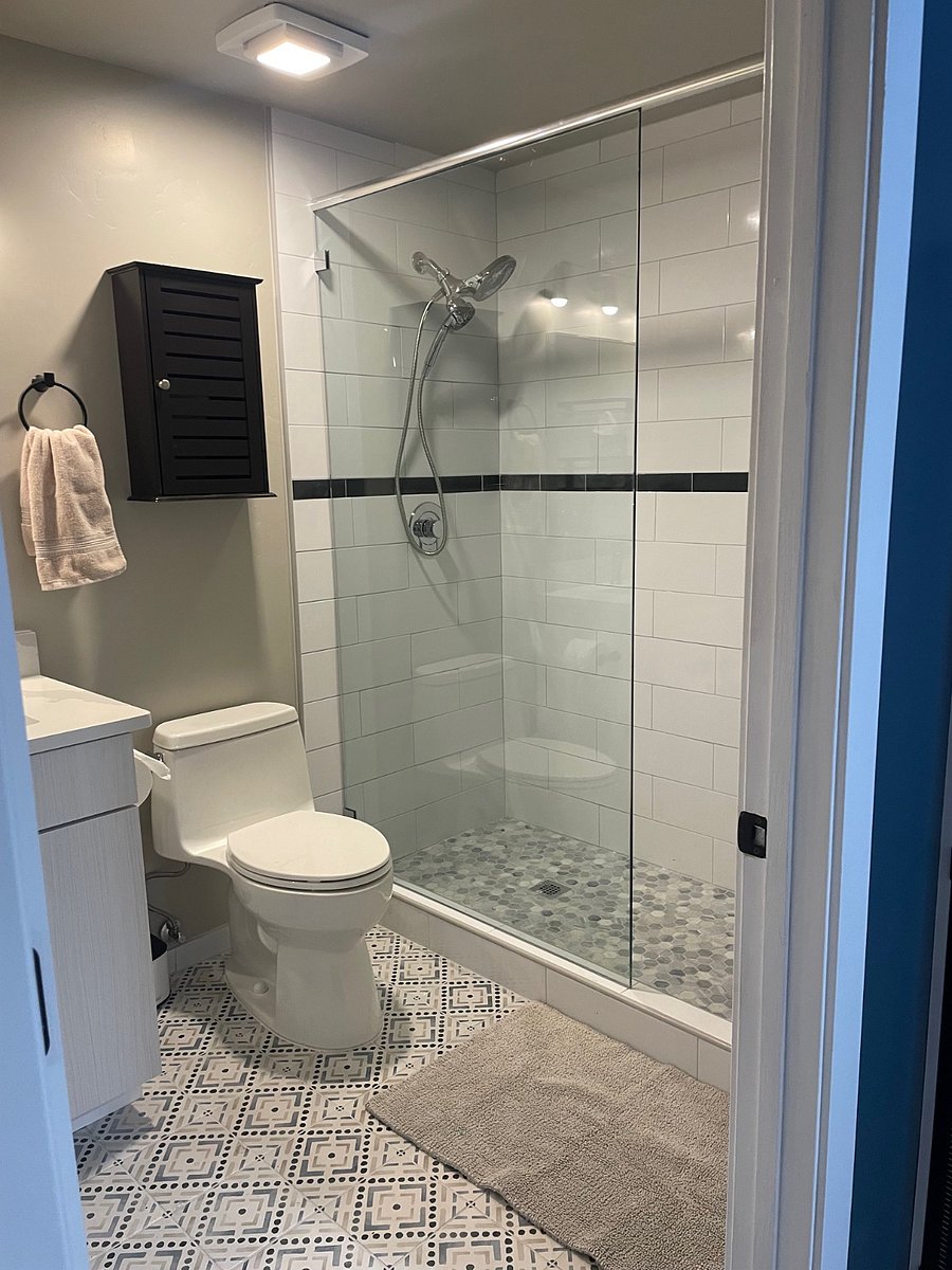 BATHROOM UNIT B