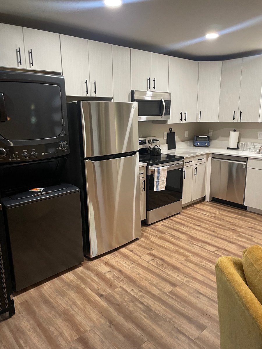 KITCHEN UNIT B