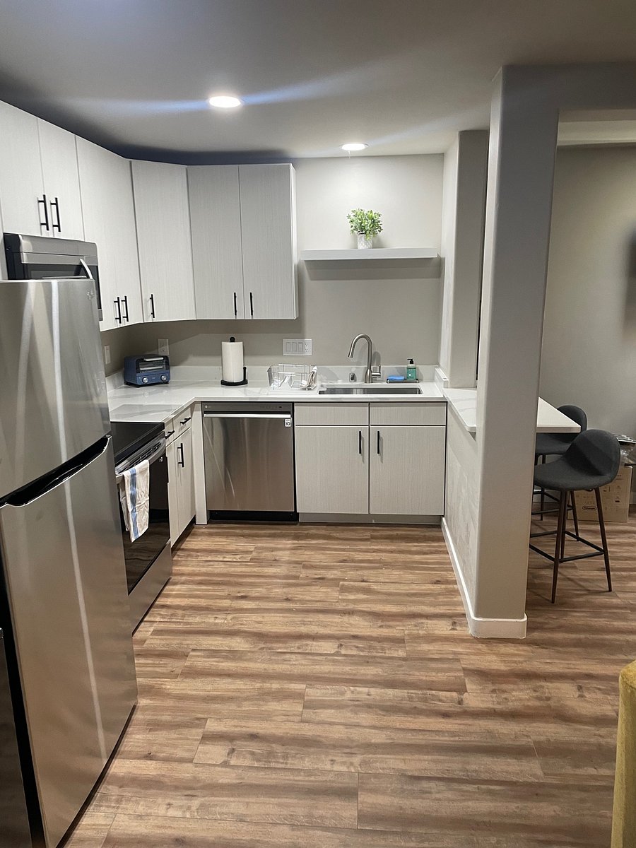 KITCHEN UNIT B