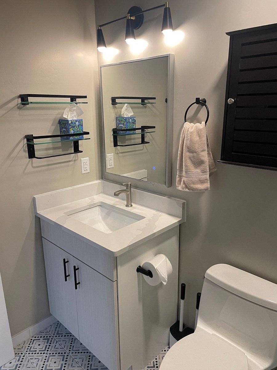 BATHROOM UNIT B