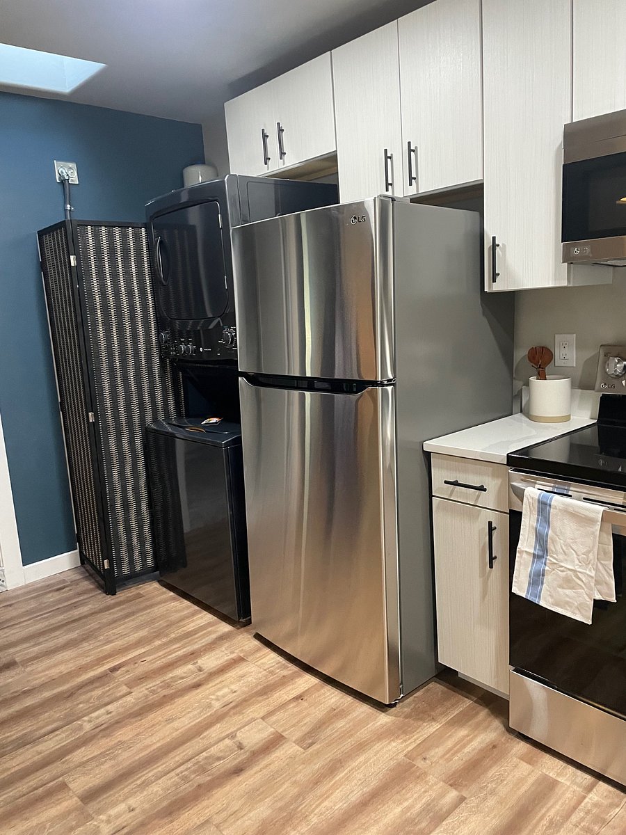 KITCHEN UNIT B