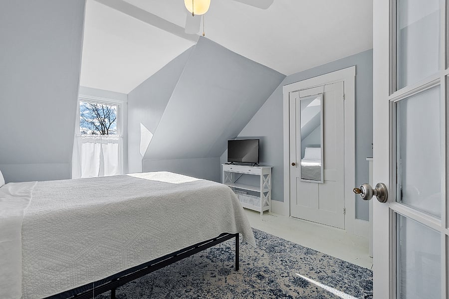 Room 8