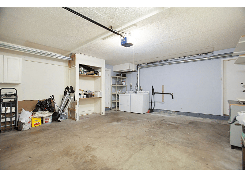 The 2 car garage includes a private washer and dryer, with generous storage space for your bikes, surf boards, snow boards, adventuring equipment etc.