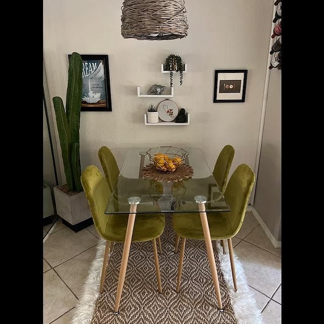 Cozy Breakfast Nook