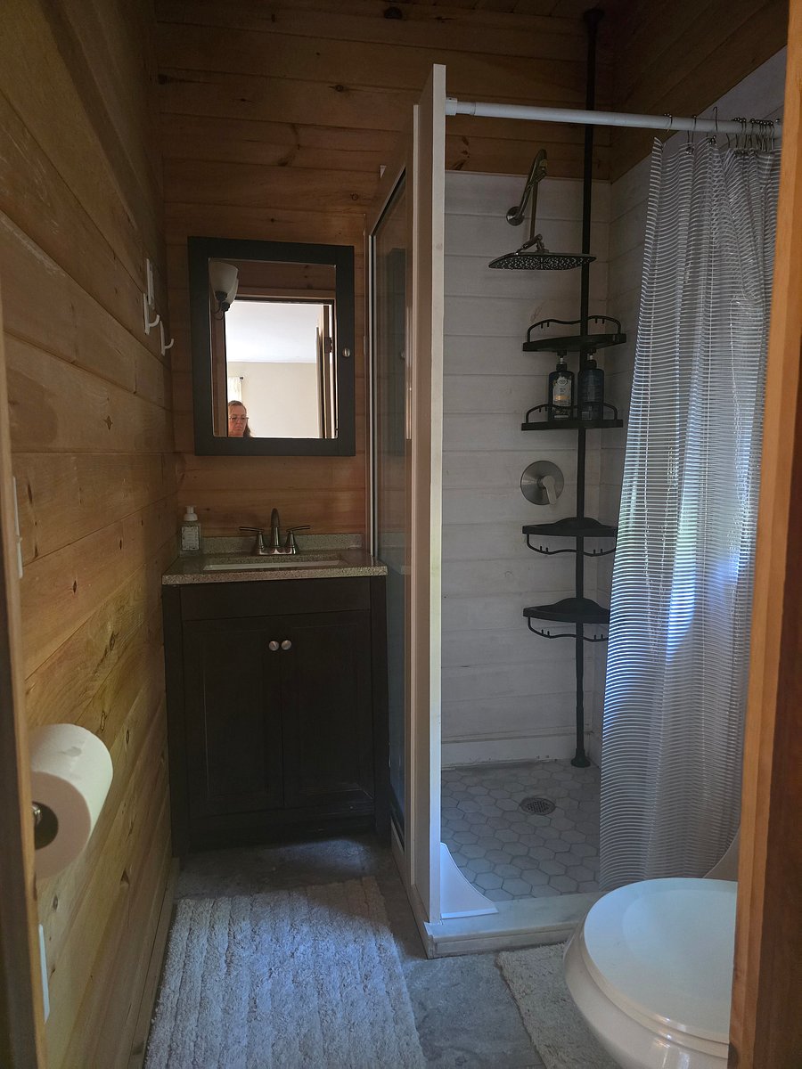 Full bathroom in master bedroom