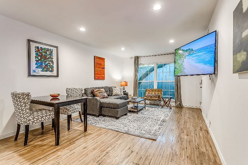 Living/dining area
