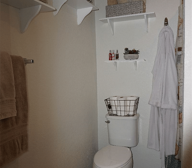 Spacious bath