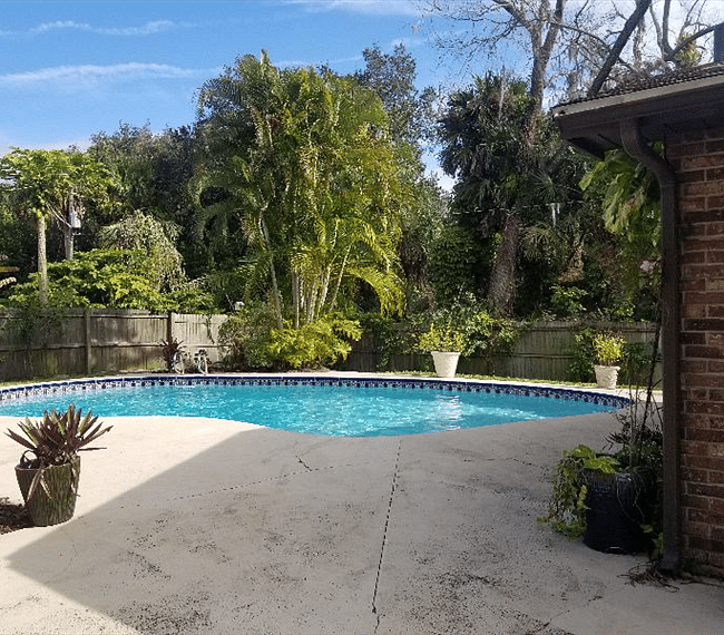 Charming and relaxing pool area