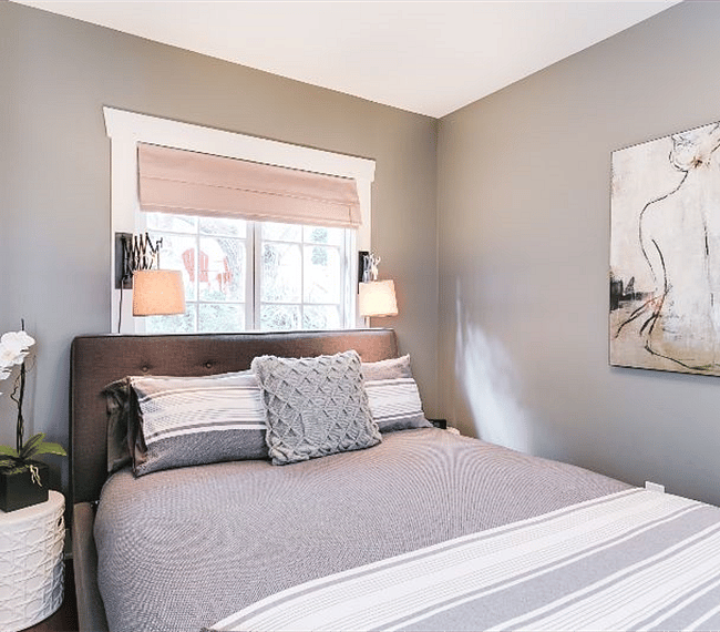Incredibly comfy queen sized bed with luxury high-quality linens.  