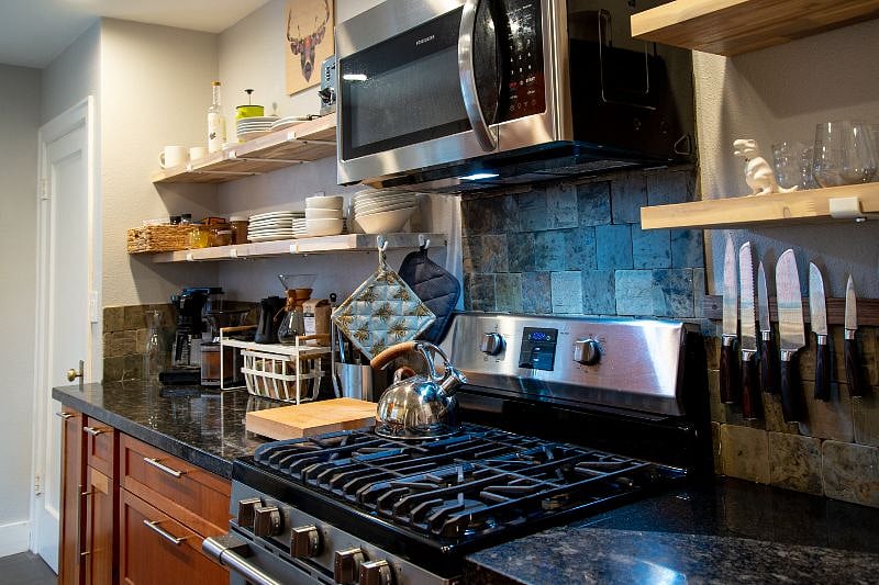 Open shelving makes everything easy to find. Place setting for 8 persons.