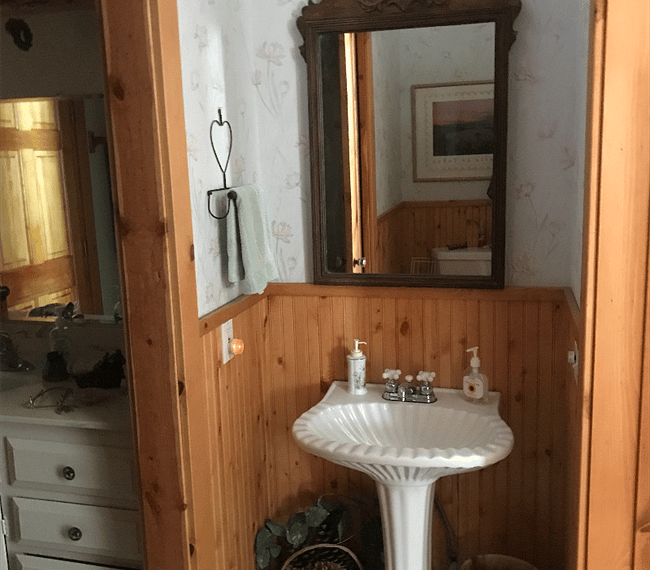 The toilet room can be closed off from the dressing room