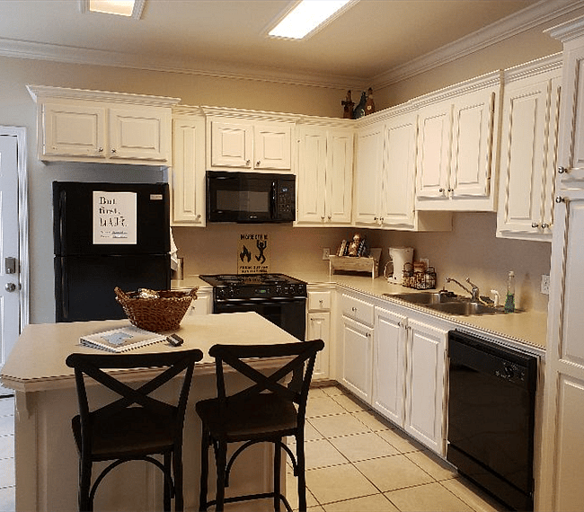 Cute well equipped kitchen