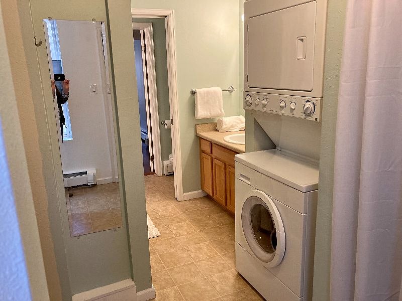 In-unit washer dryer.
