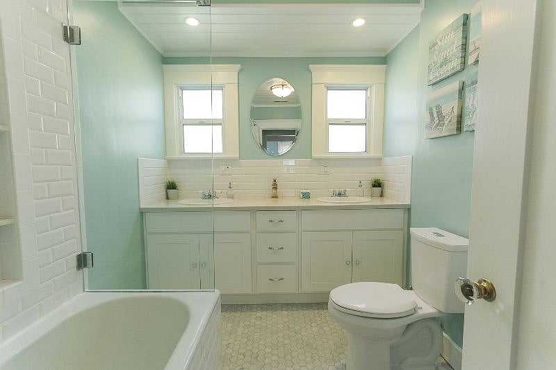 Main bathroom with large, dual sink vanity