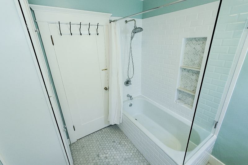 Main bathroom with large, deep tub