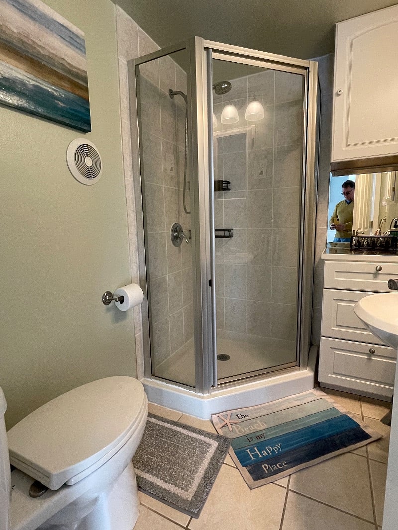 Corner shower