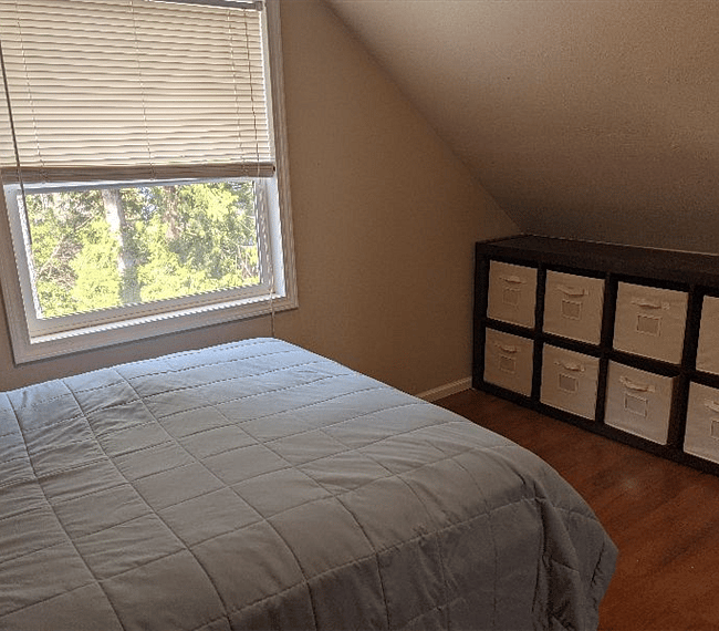 Upper secondary bedroom storage nook