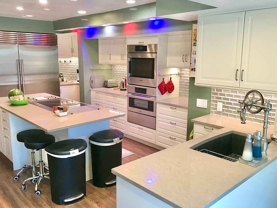 Gourmet kitchen , induction cooktop