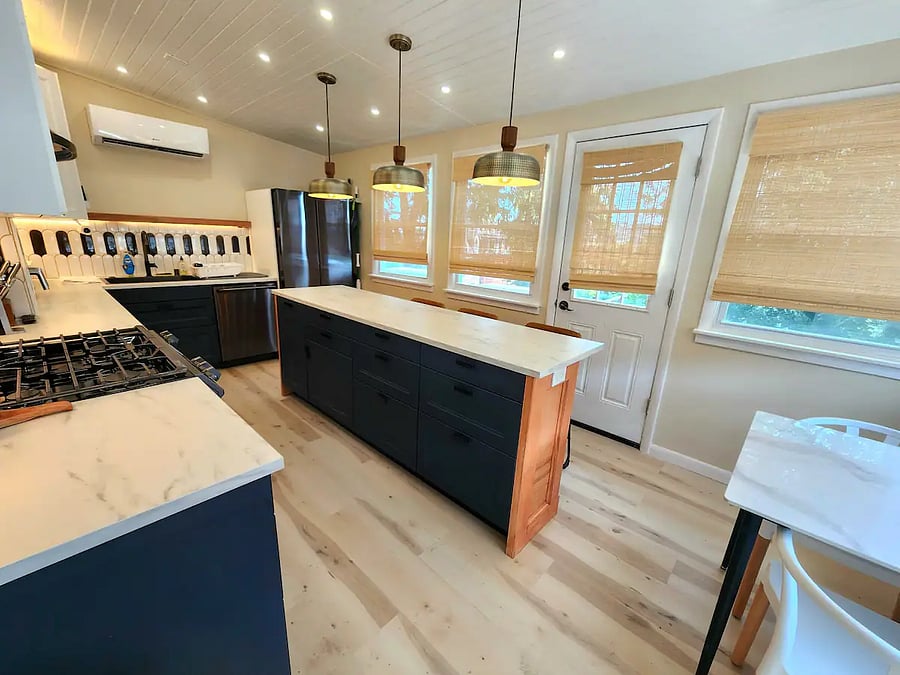 Huge 18 x10 kitchen