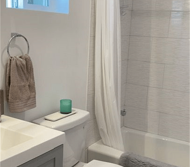 Full-size, roomy bath!