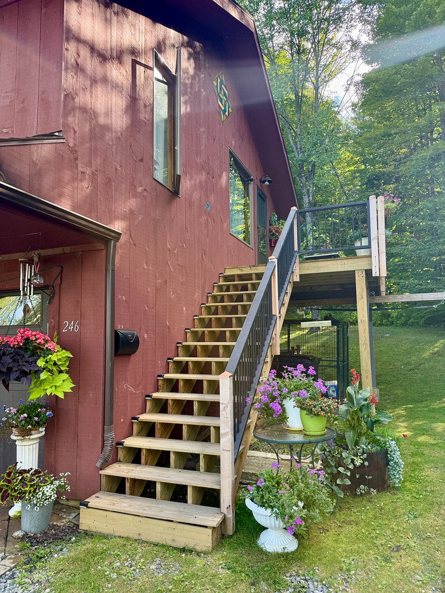 Staircase to the apt