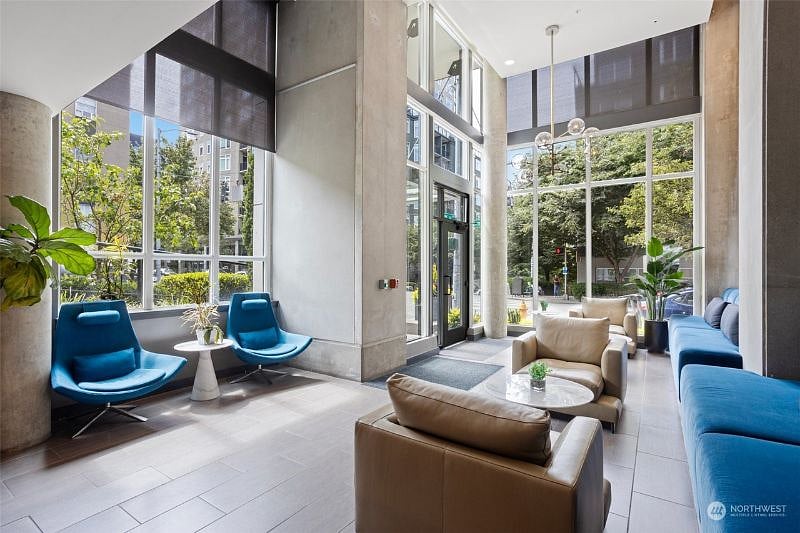 Lobby with 24/7 concierge services