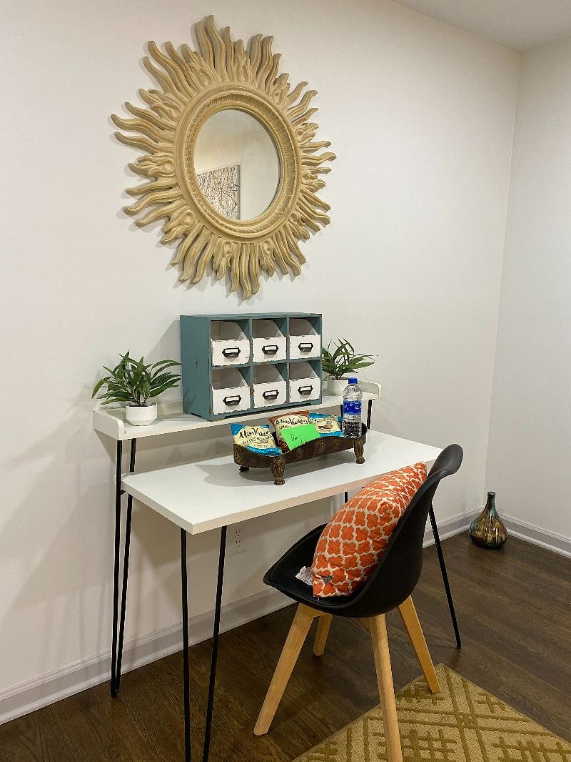 Private Guest Room / Workspace